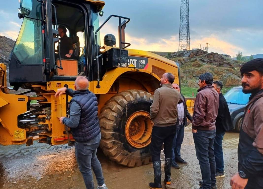 Sağanak felakete döndü! Evler sular altında kaldı onlarca hayvan telef oldu 1